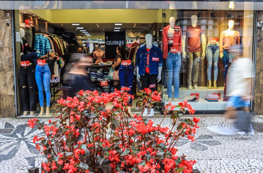 Paraná contratou 109 mil pessoas em dezembro, aponta Caged